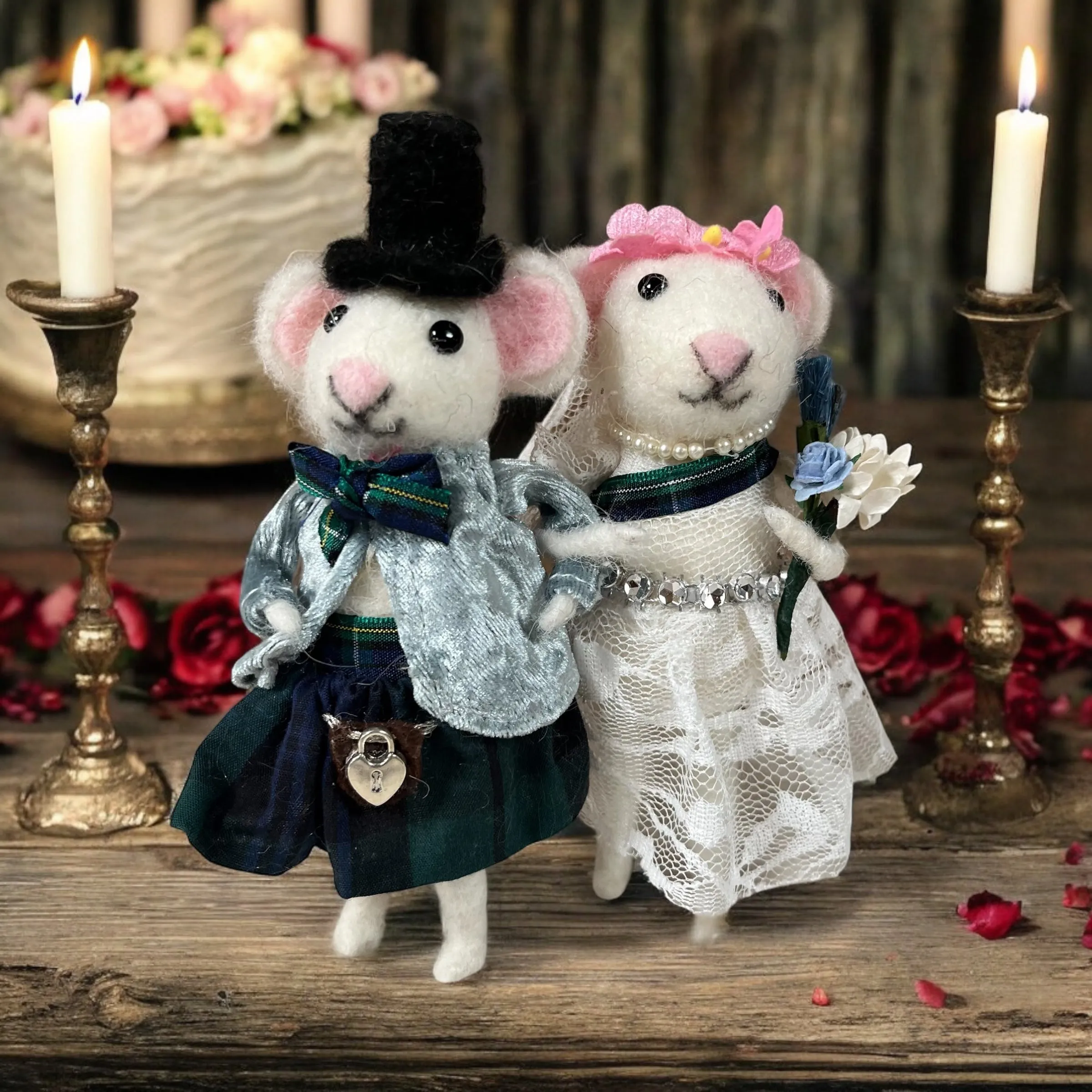 Scottish Wool Felt Mice Bride and Groom Wedding Couple Gift, Highland Wedding Gift, Scottish Wedding Cake Topper