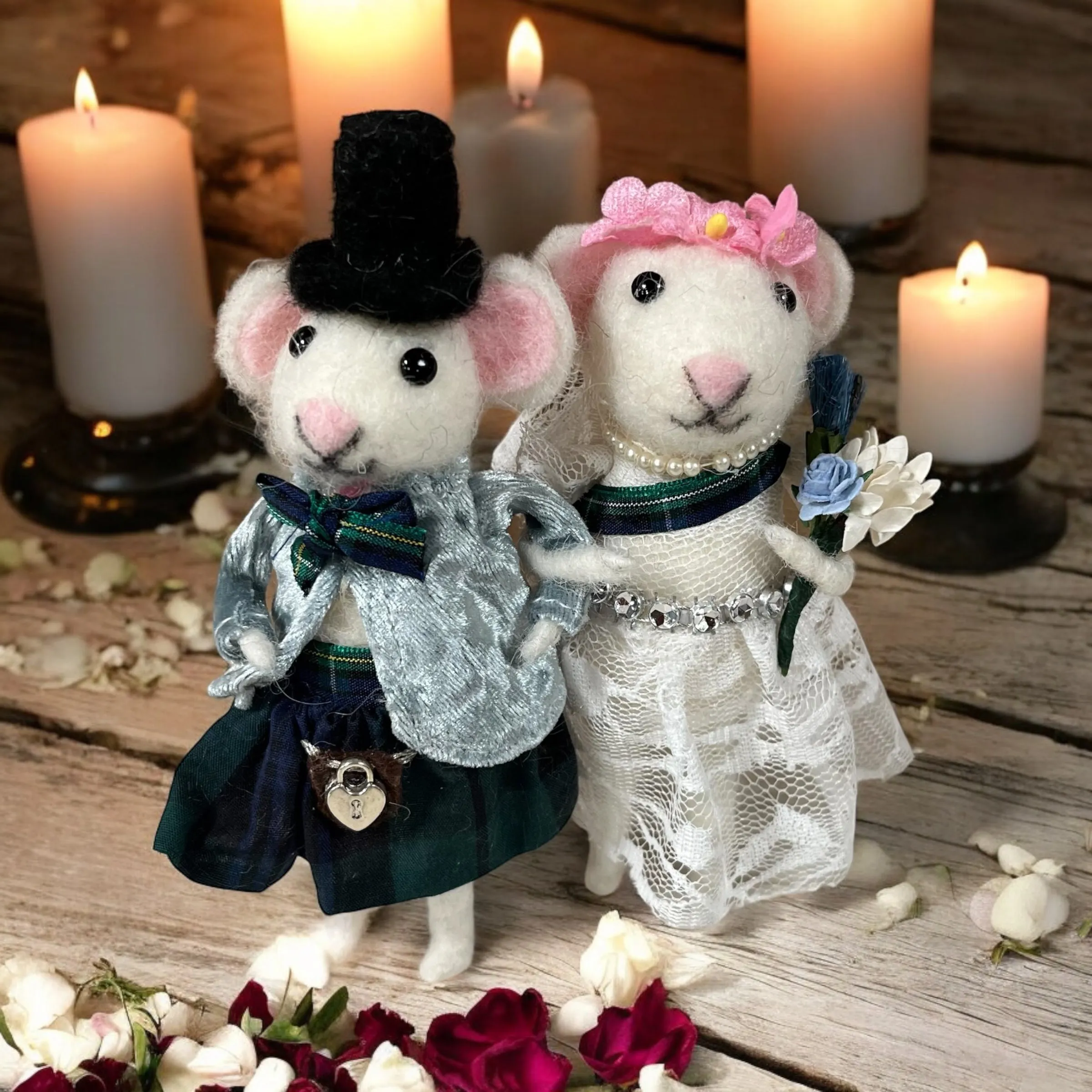 Scottish Wool Felt Mice Bride and Groom Wedding Couple Gift, Highland Wedding Gift, Scottish Wedding Cake Topper