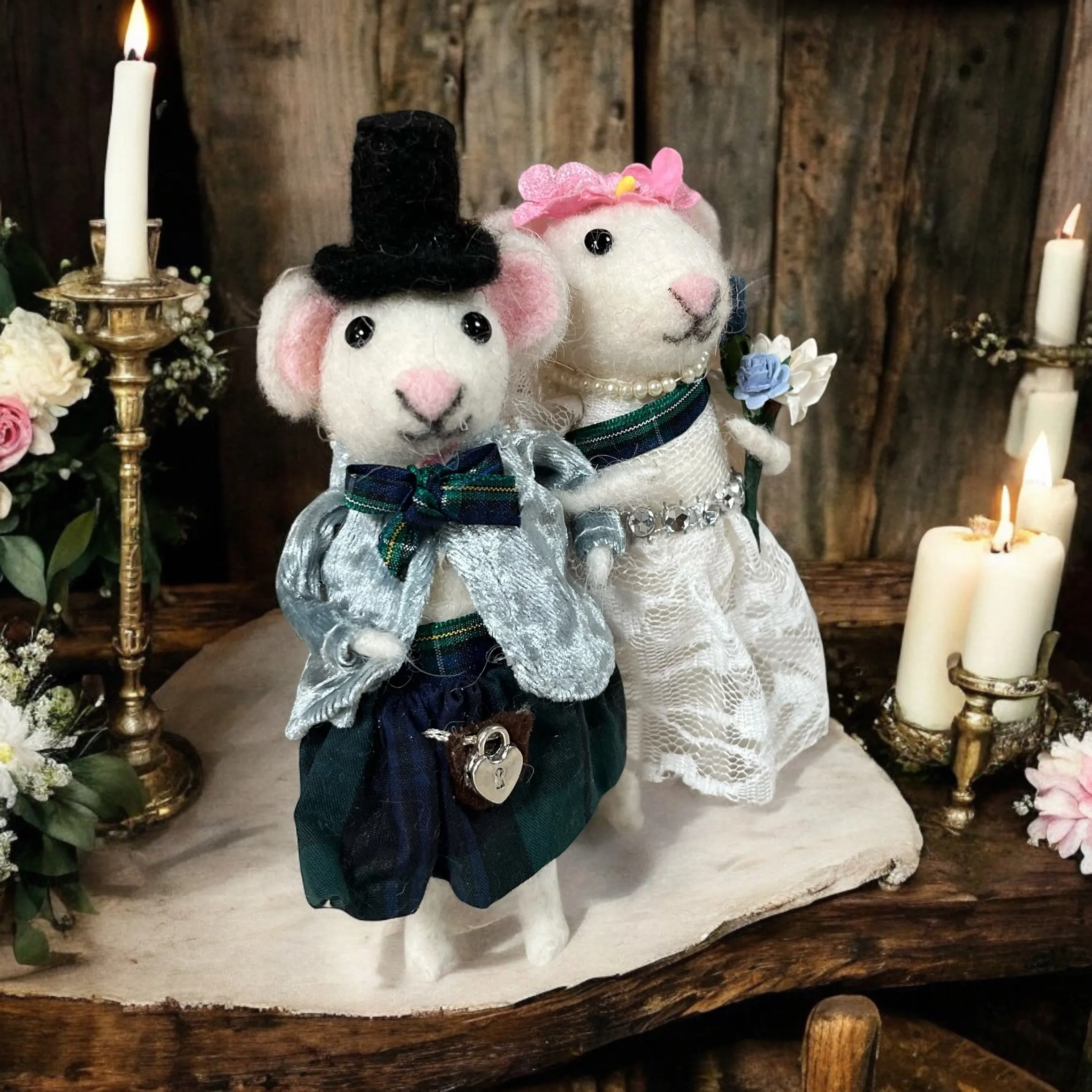 Scottish Wool Felt Mice Bride and Groom Wedding Couple Gift, Highland Wedding Gift, Scottish Wedding Cake Topper